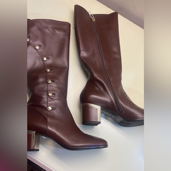 MARINO FABIANI MADE IN ITAKY Brown Leather Heeled Boots with Gold Accents - Picture 3 of 4